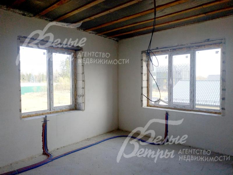 Выполнена полная разводка коммуникаций (электричество, вода, канализация) с подключением к основным электрическим и сантехническим узлам