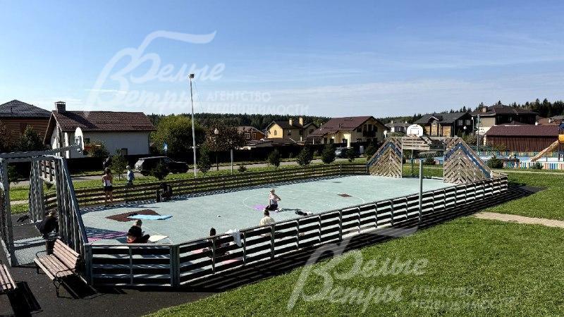 Спортивная площадка в поселке Цветочный