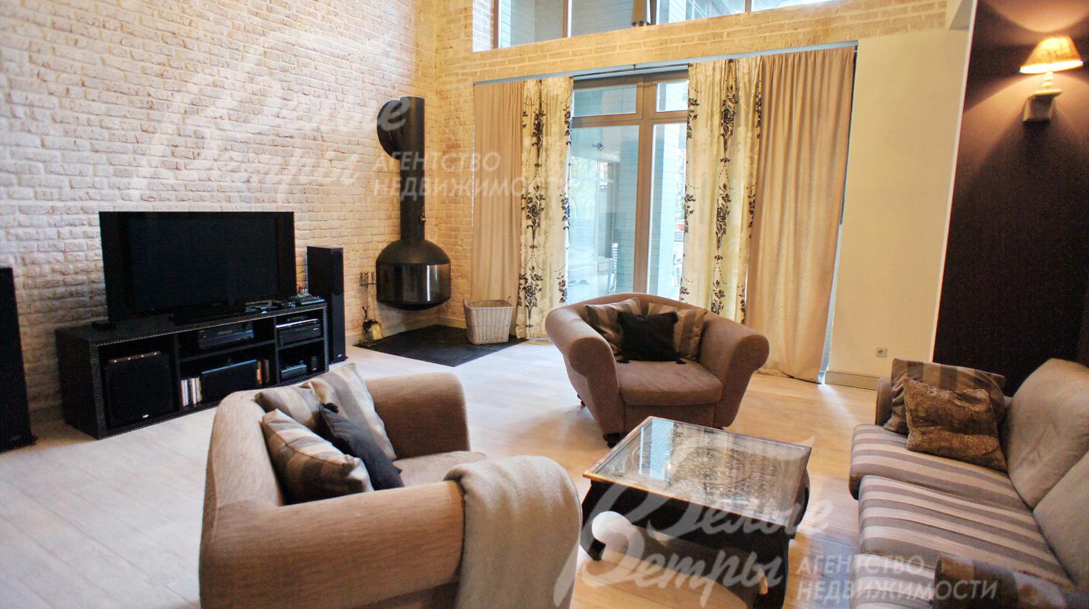 Гостиная со вторым светом