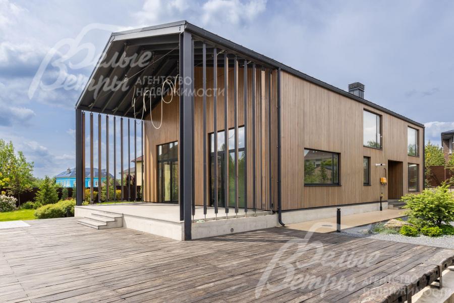 Выход на террасу 55 кв.м из гостиной.