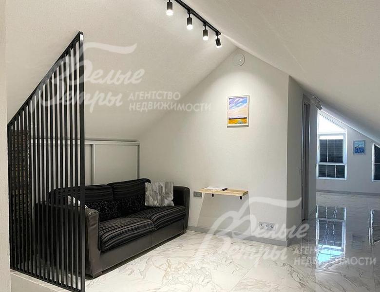 Зона отдыха в студии на мансардном этаже