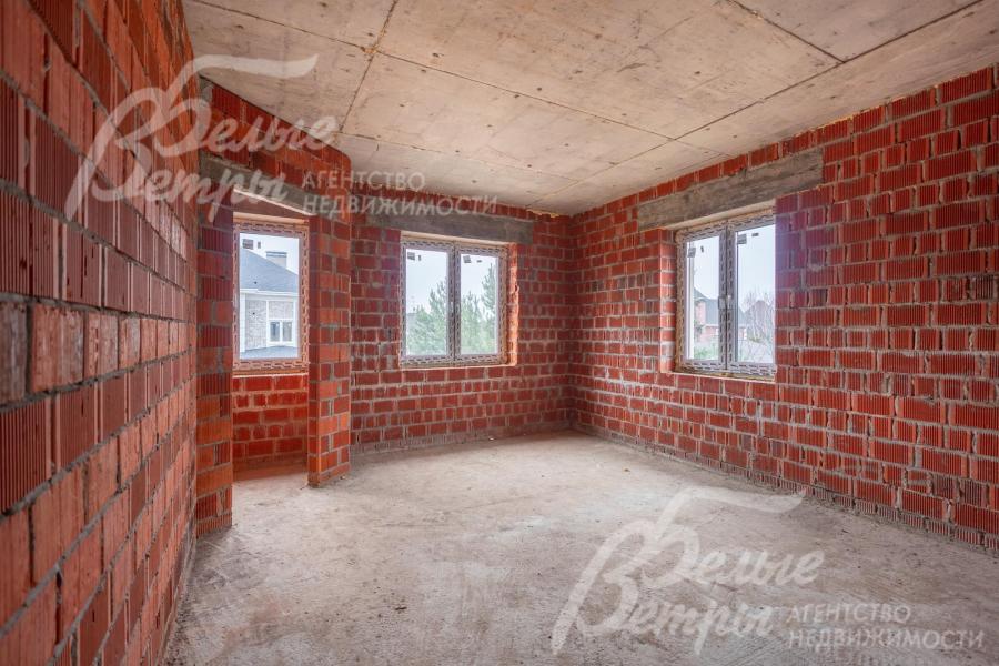 Одна из спален на втором этаже с собственной гардеробной