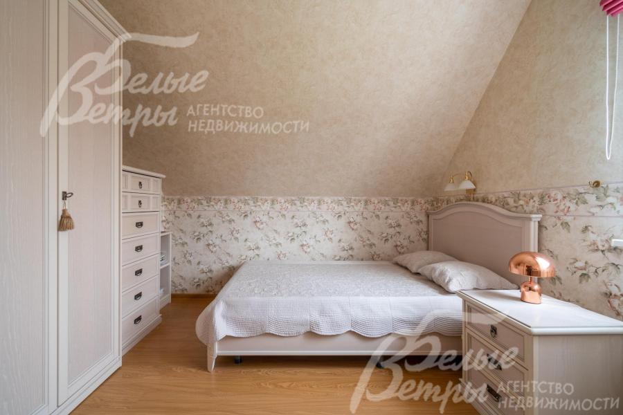 В спальнях установлены итальянские спальные гарнитуры