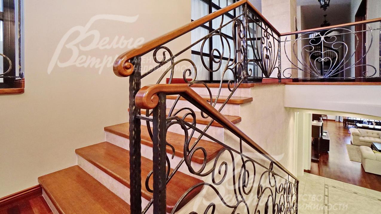 Перила с художественной ковкой