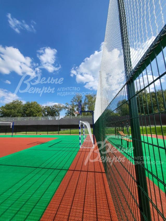 Мнофункциональная спортивная площадка в поселке Ильичевка