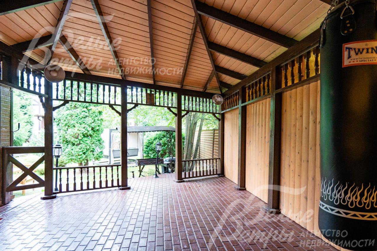 Беседка-терраса 40 кв.м с зоной барбекю.