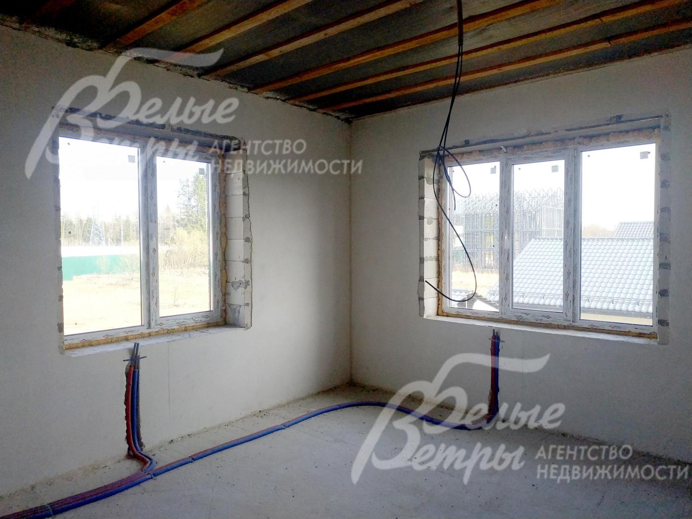 Выполнена полная разводка коммуникаций (электричество, вода, канализация) с подключением к основным электрическим и сантехническим узлам