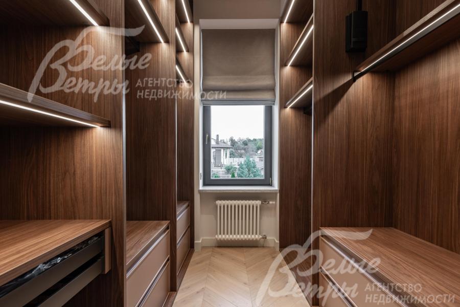 2 гардеробные при главной мастер спальне