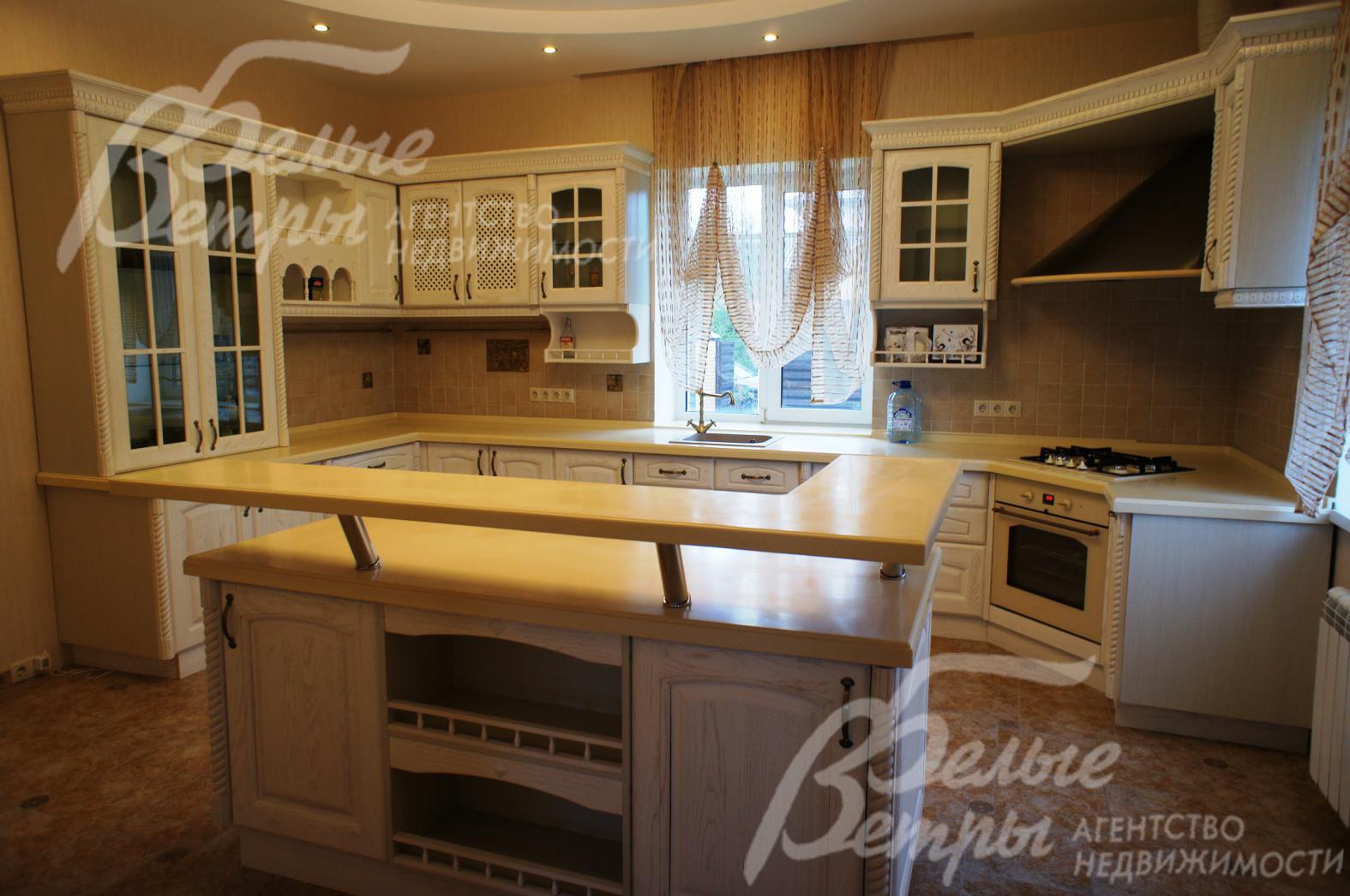 Кухня 22 кв.м с островом и барной стойкой