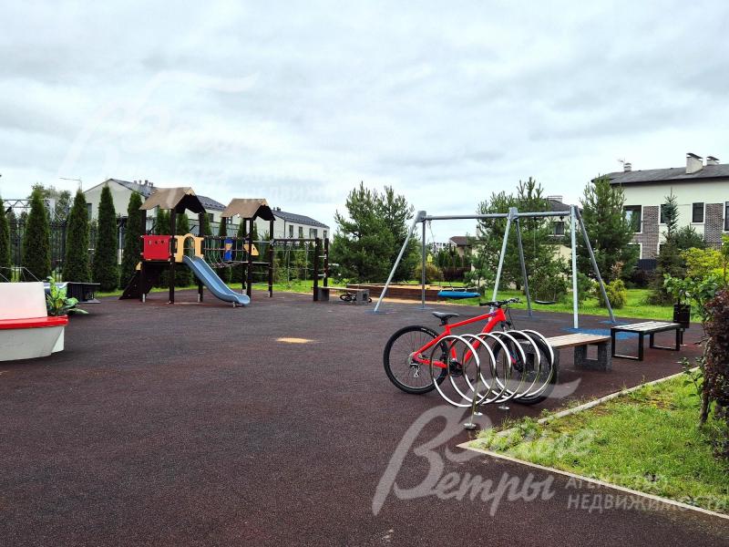 Спортивная площадка в поселке.