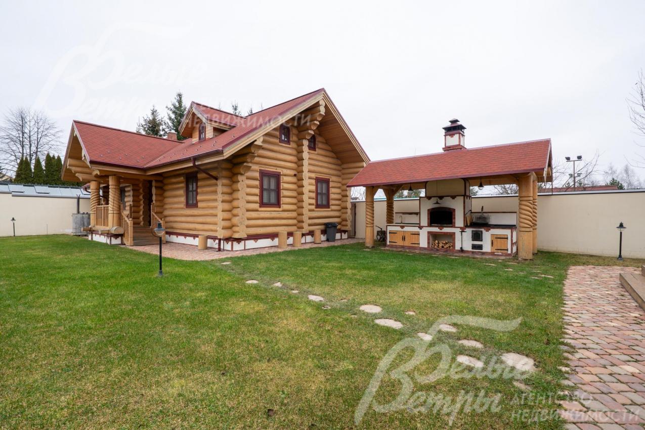 Все постройки на участке - уникальный по архитектуре жилой авторский проект