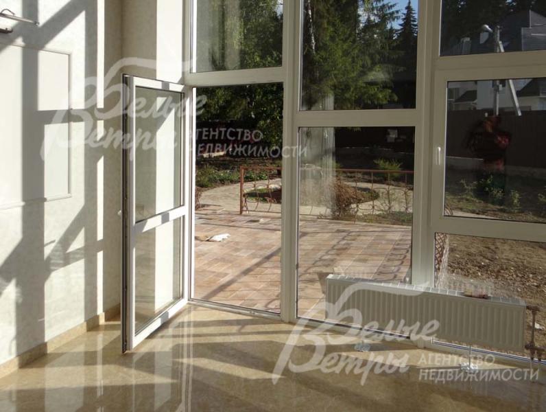 Из кухни-столовой выход на террасу