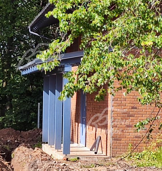 Участок граничит с лесом