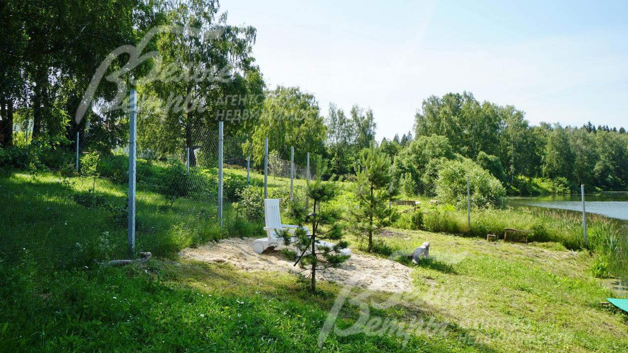 Своя пляжная зона у водоема