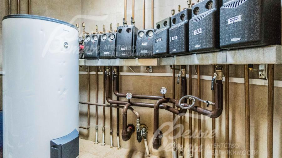 Медная обвязка труб в котельной