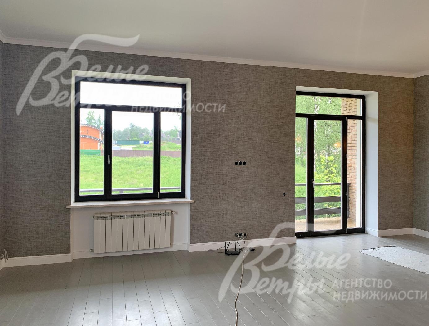 Большая площадь остекления от пола