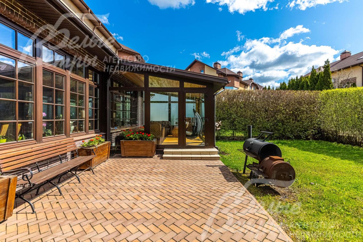 Зона барбекю во внутреннем дворе 