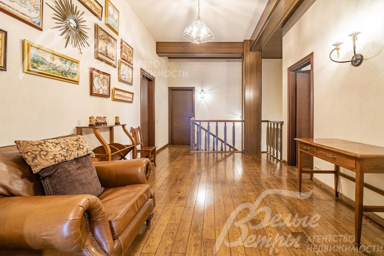 Холл второго этажа