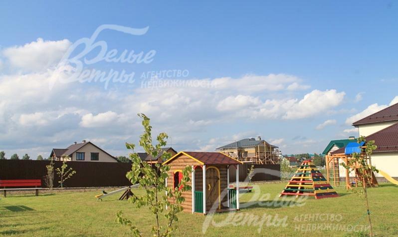 Детская площадка в поселке Капитолий