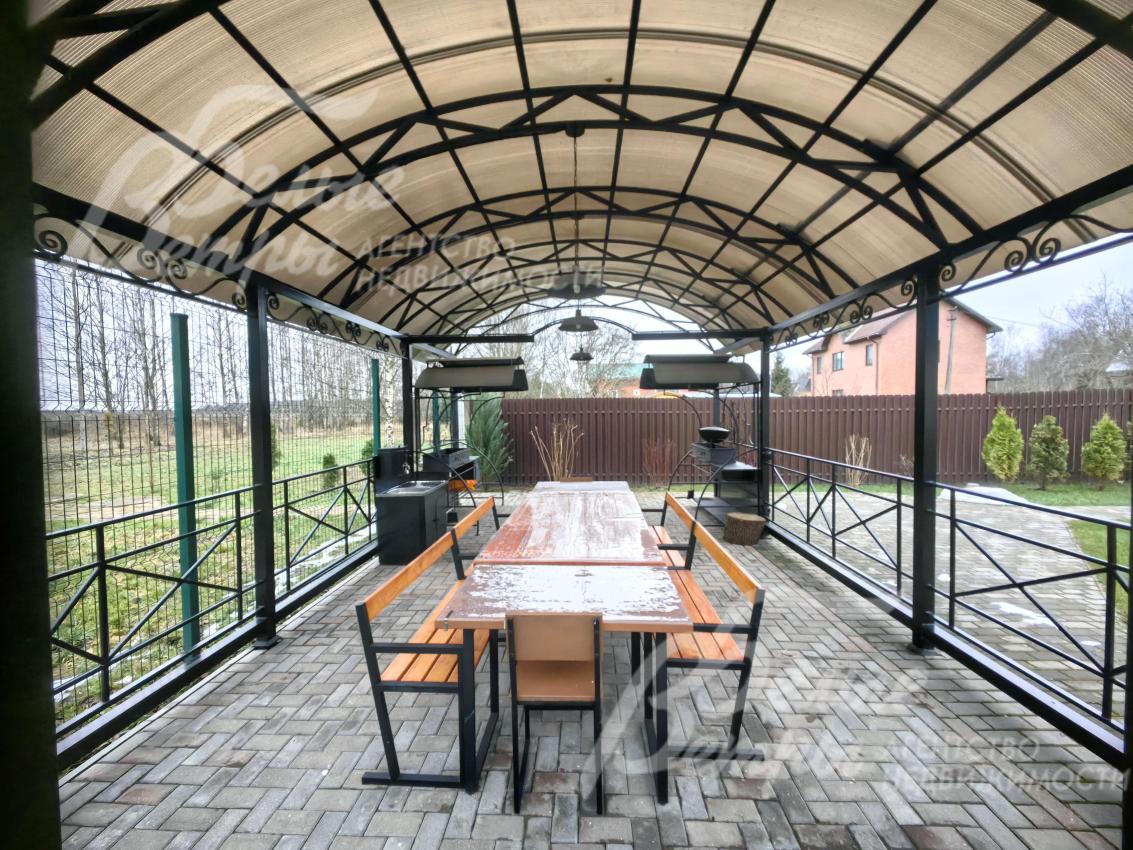 Крытая беседка-барбекю