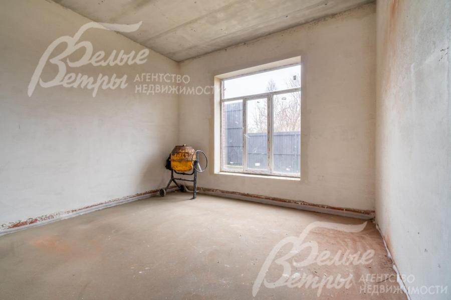 Одна из спален дома расположена на первом этаже