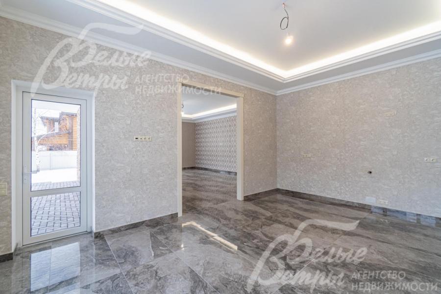 Кухня-столовая22.5 кв.м с выходом на крытую террасу.