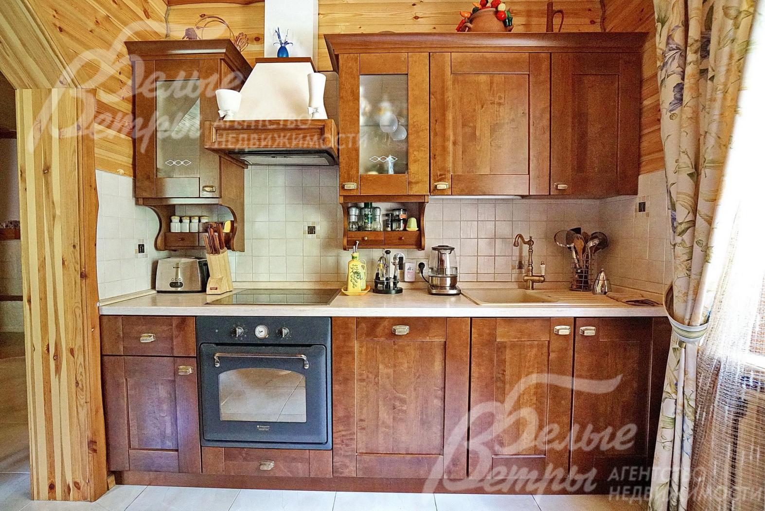 Встроенная бытовая техника: холодильник, варочная панель и духовой шкаф компании Hotpoint Ariston (пр-во Италия)