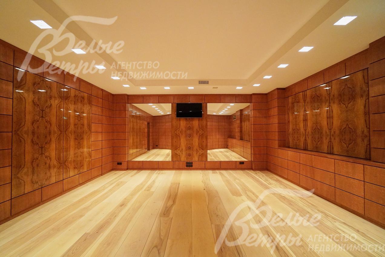Спорт зал. Отделка - срез ореха