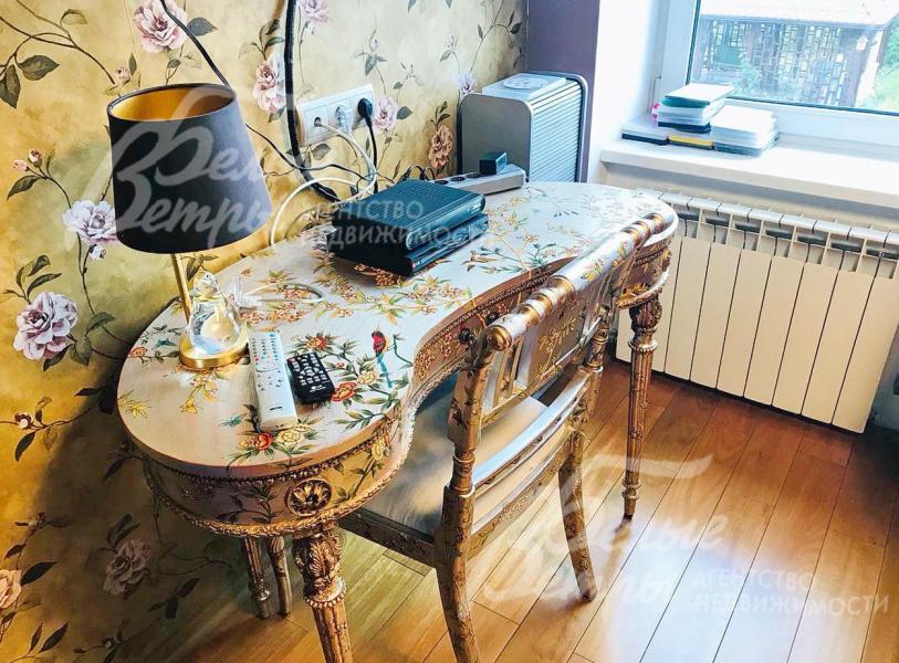 Эксклюзивный столик расписанный вручную