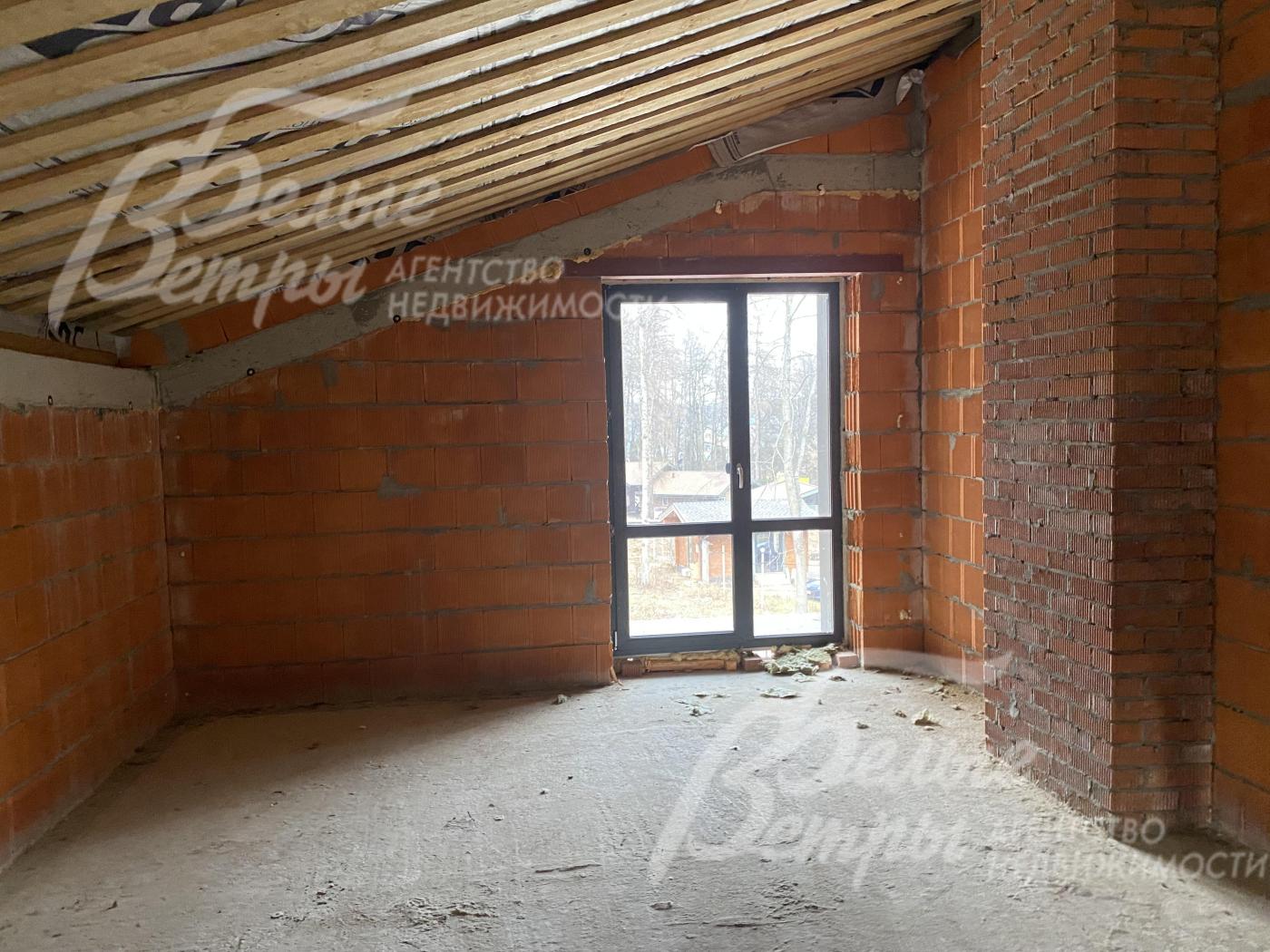 Выход на балкон из мастер спальни