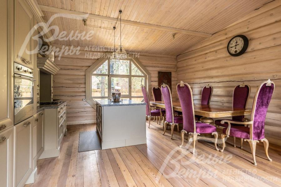 Кухня-столовая с обеденным гарнитуром