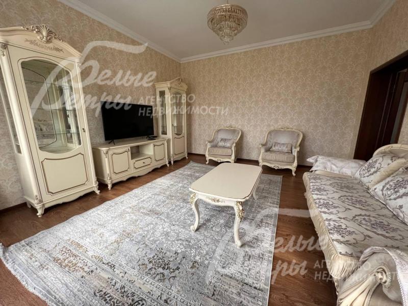 Вся мебель в светлых тонах.