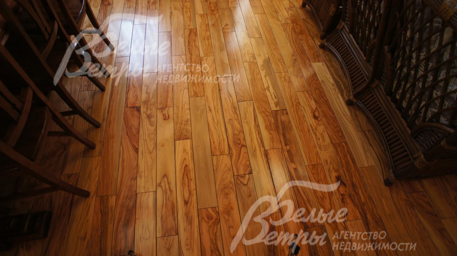 Полы массив доски дерева тик и оливы