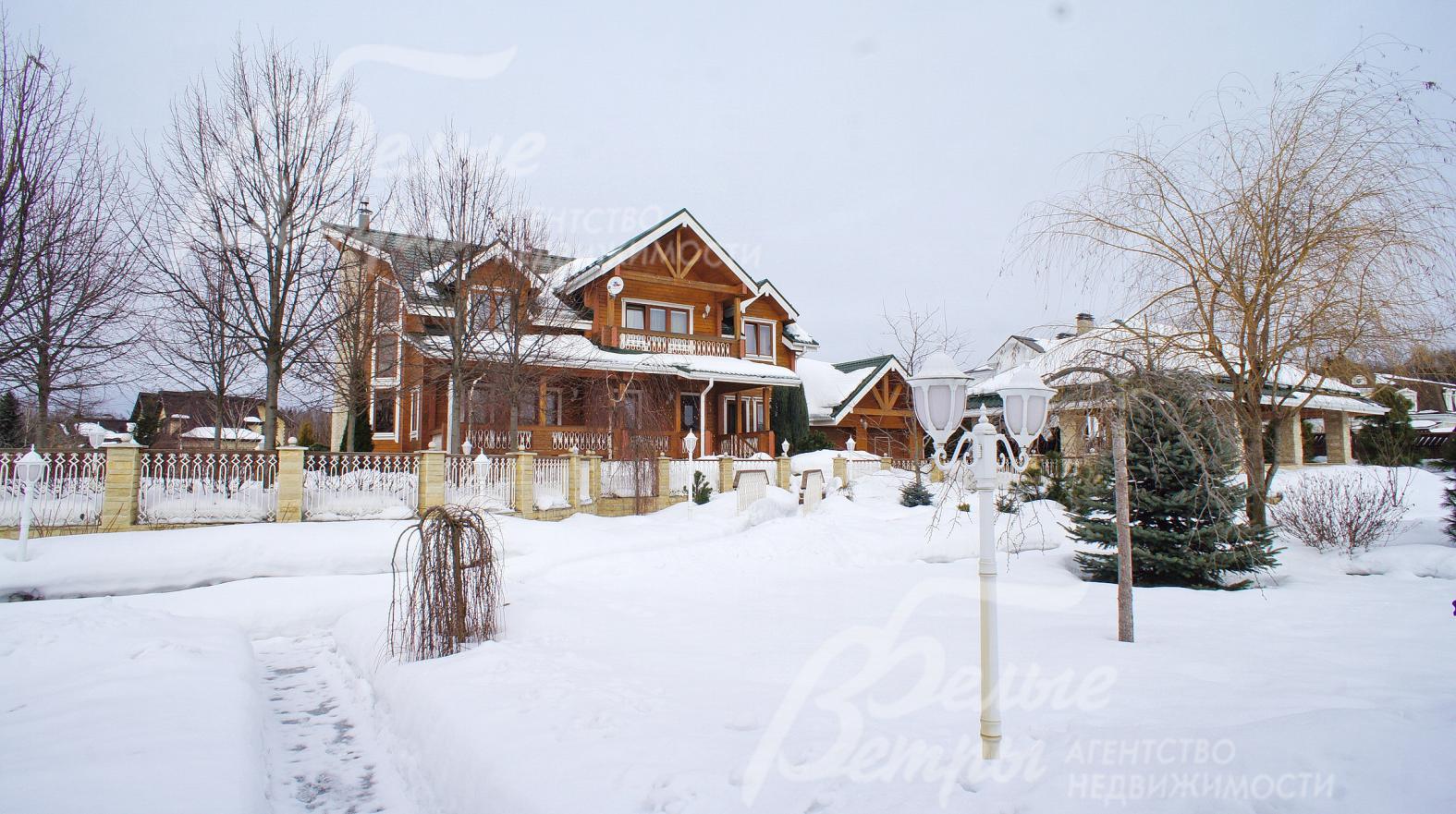 Территория участка состоит из четырёх разноуровневых зон,