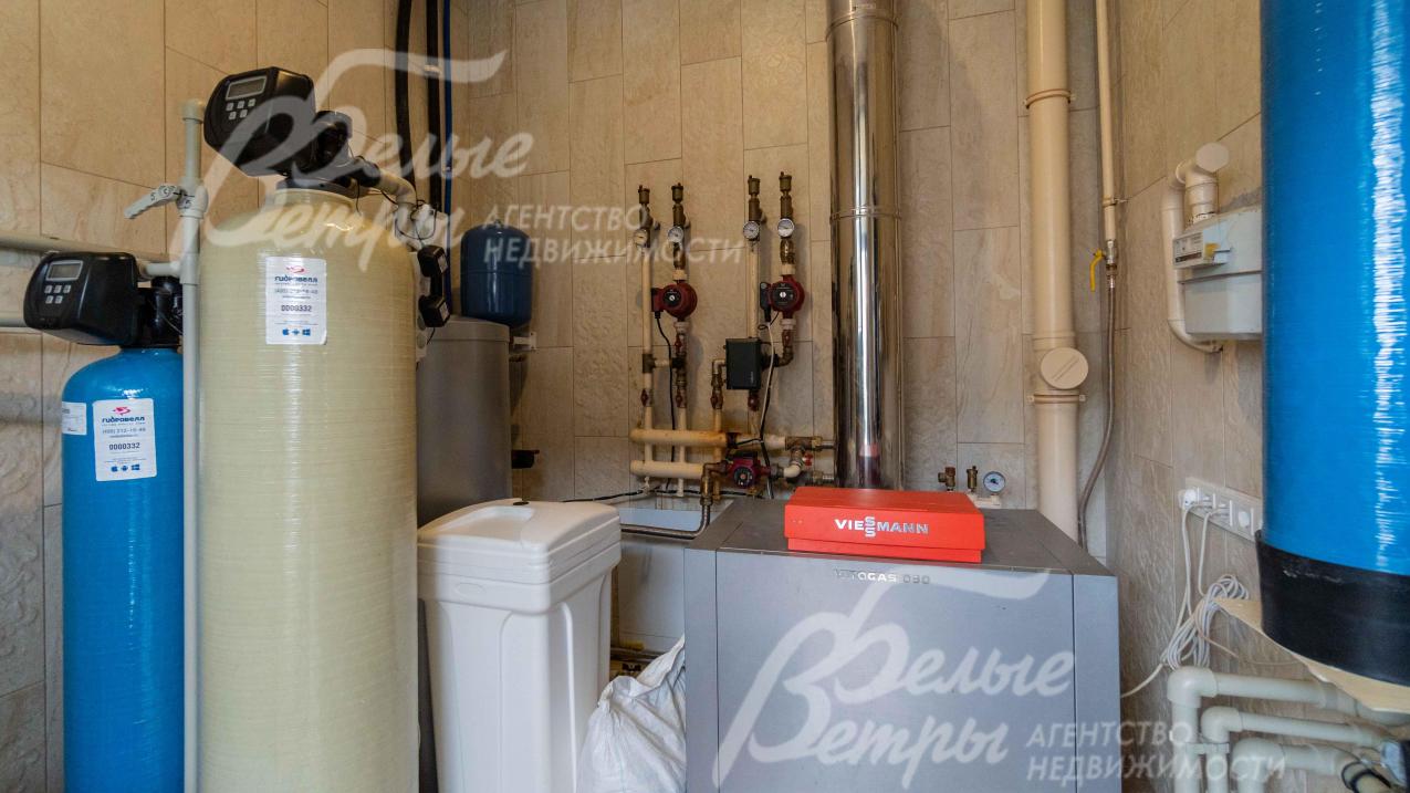 Газовый котел фирмы «Viessmann» VITOGAS 050. Бойлер 250 л и система водоподготовки от Гидровелл