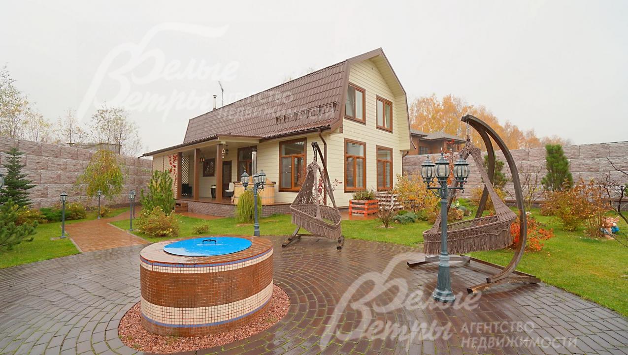 В центре участка очаг-кострище