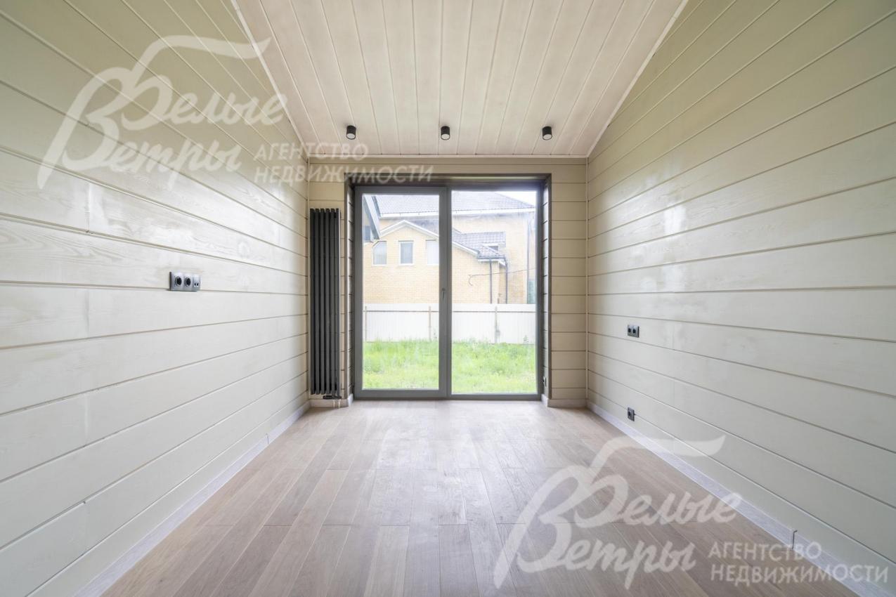 Коммуникации разведены по дому и подключены. Розетки и выключатели Legrand - черного цвета