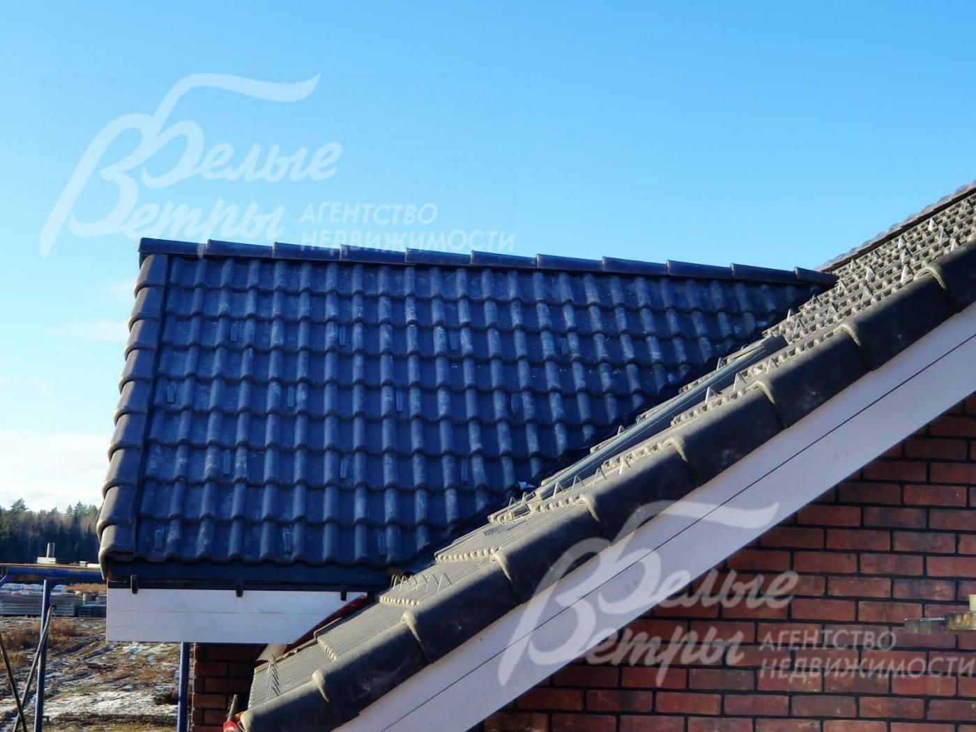 Кровля - песко-цементная черепица Braas.