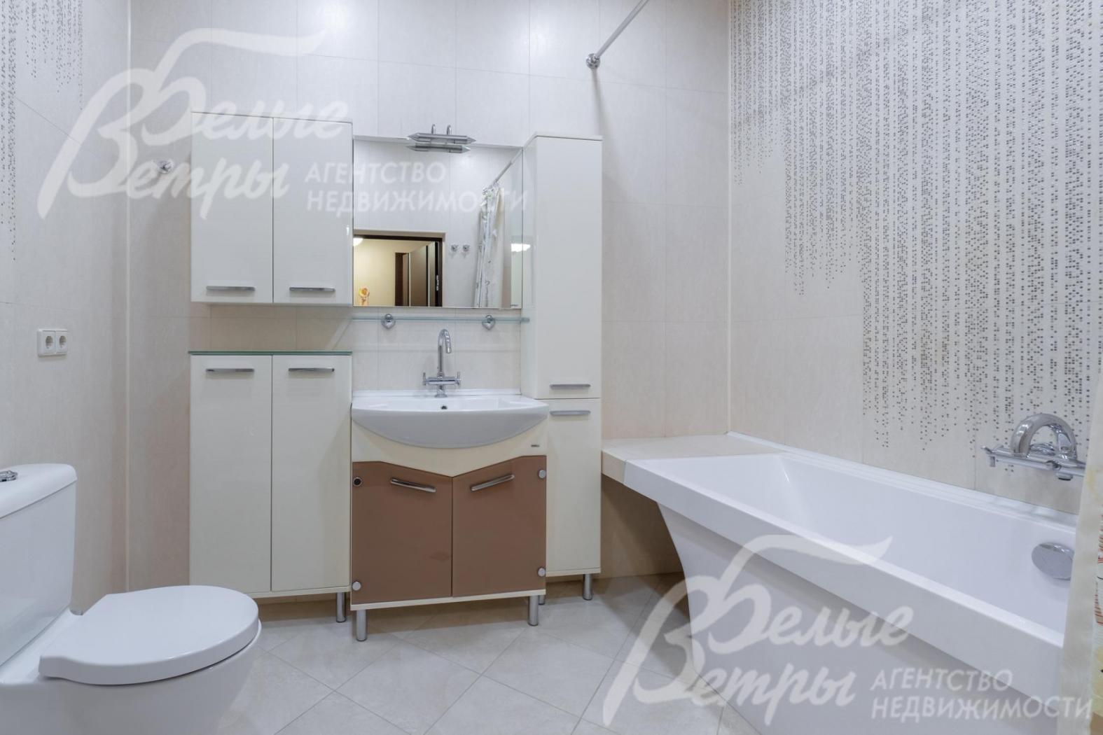 Общий санузел второго этажа с ванной