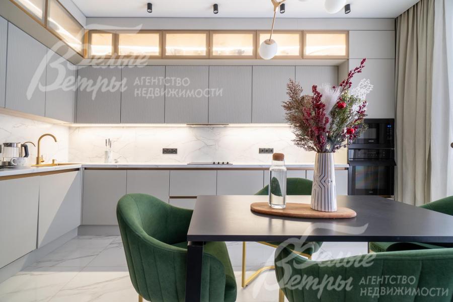 Установлен новый кухонный гарнитур с фурнитурой и доводчиками