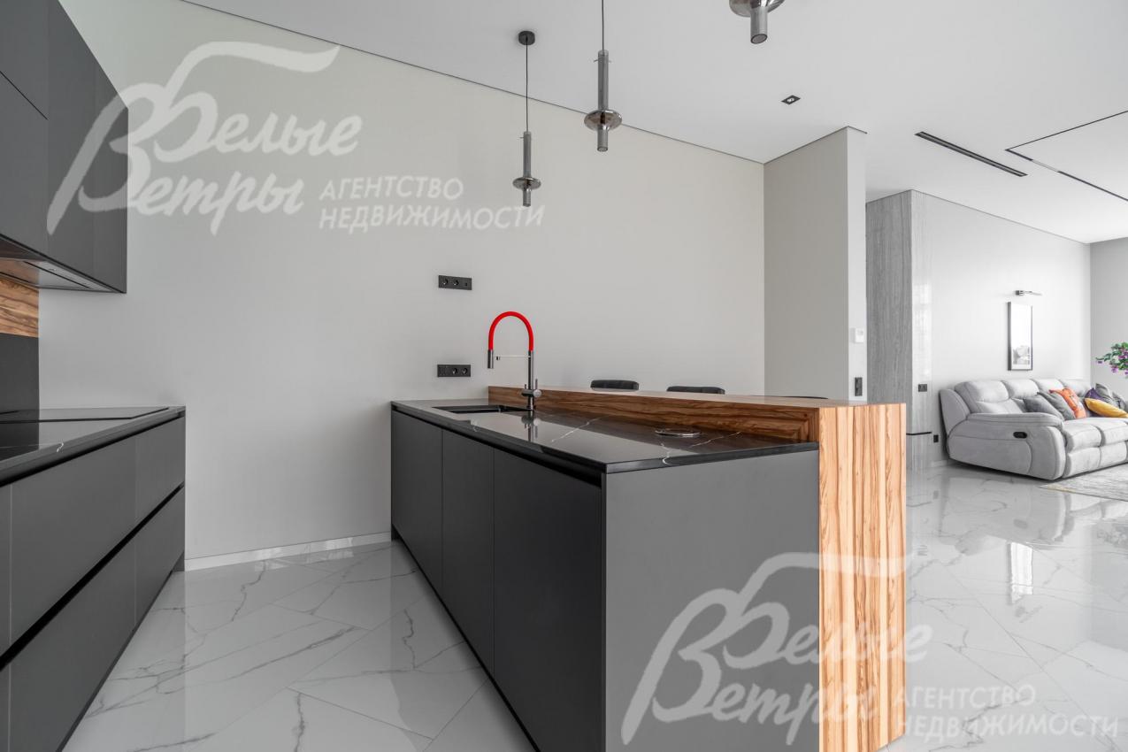 Мойка интегрирована в кухонный остров для максимального комфорта