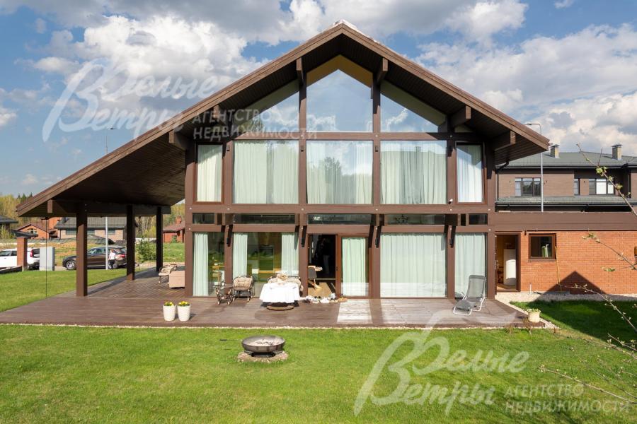 У дома - эффектный впечатляющий экстерьер