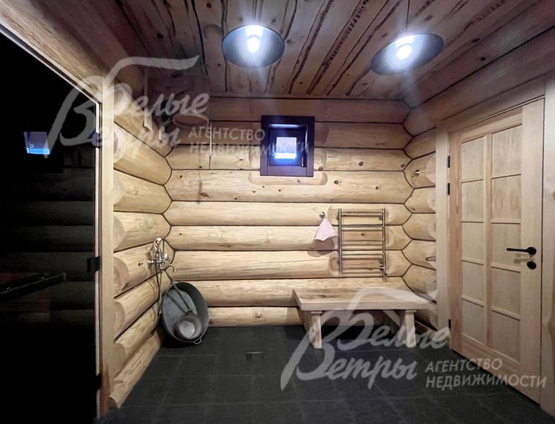 Баня 90 кв.м построена из бревен в едином архитектурном стиле с основным домом